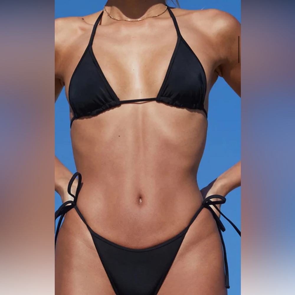No tan line bikini.  XS BLACK BIKINI